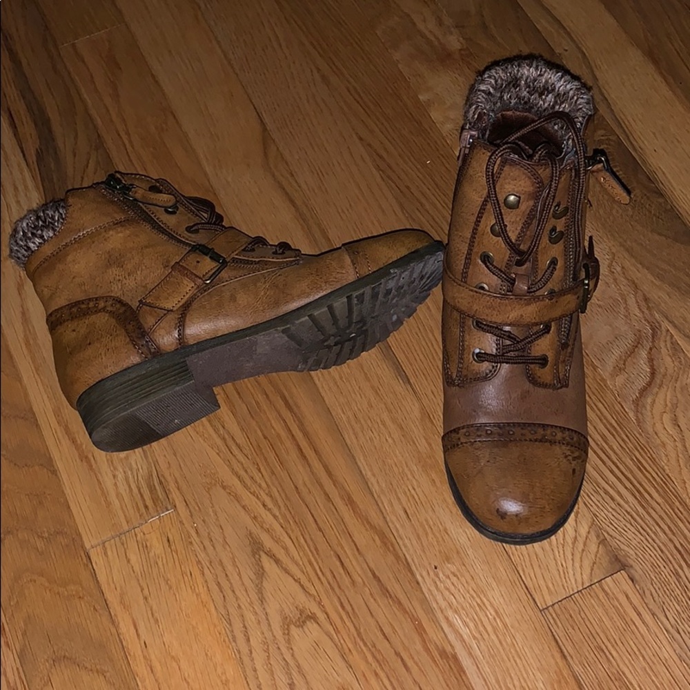 Boots - Picture 2 of 3